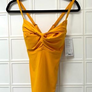 NWT Twist up tanking top athleta
